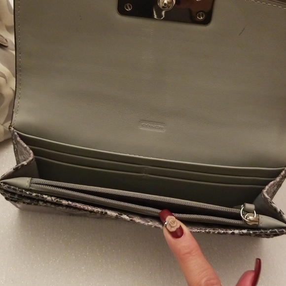 Purse - Picture 4 of 8